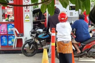 Motor Thunder Bebas Isi Pertalite Rp200 Ribu Tanpa Barcode, Antrean SPBU Maros Makassar Makin Parah