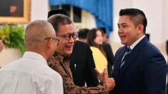 Rocky Gerung Hadiri Pelantikan Menteri Baru di Istana, Langsung Jadi Sorotan Publik