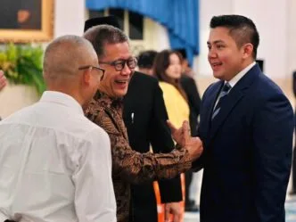Rocky Gerung Hadiri Pelantikan Menteri Baru di Istana, Langsung Jadi Sorotan Publik