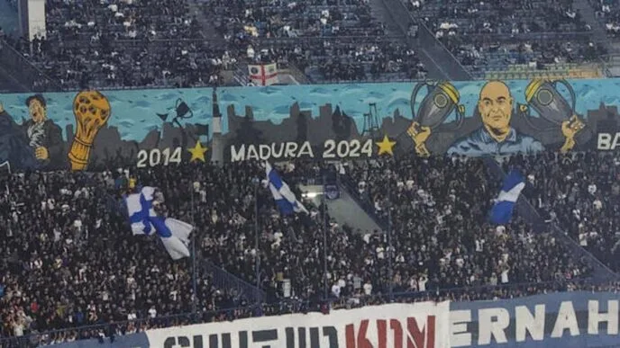 Spanduk Kontroversial “Shut Up KDM” Warnai Duel Persib Bandung vs Arema FC