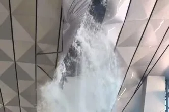 Cuaca ekstrem atap terminal 3 bandara soekarno hatta ambrol