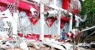 Dampak gempa 7.6 M di sulawesi