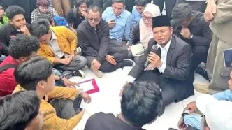Gubernur kaltim saat demo