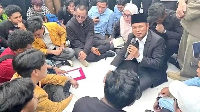 Gubernur kaltim saat demo