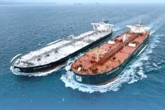 Ilustrasi kapal tanker pertamina berlayar di selat hormuz