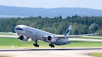 Industri penerbangan terancam karena kekurangan stok bahan bakar