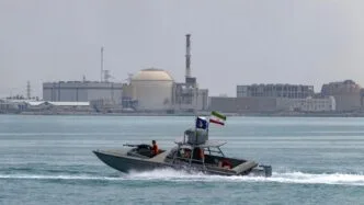 Iran tutup lagi selat hormuz jalur perdagangan minyak dunia