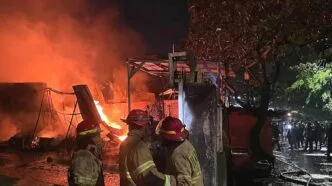 Kebakaran gudang ekspedisi depok