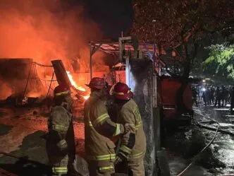 Kebakaran gudang ekspedisi depok