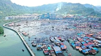 Kebakaran hebat rumah apung di sabah malaysia