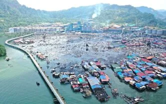 Kebakaran hebat rumah apung di sabah malaysia