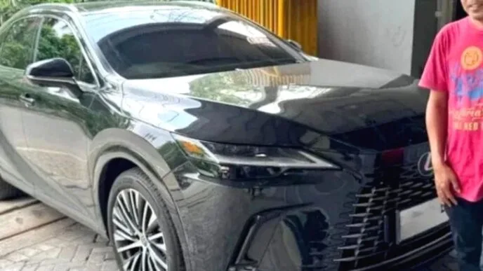 Mobil lexus beli cash nyaris ditarik dc