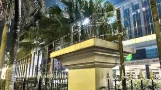 Pagar kantor gubernur kaltim ditinggikan dan dipasang kawat berduri