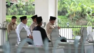 Prabowo ziarah makam kakeknya di banyumas