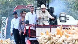 Dari Limbah Jadi Energi, Prabowo Kagum Briket Tongkol Jagung Buatan Polri