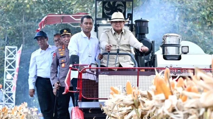 Dari Limbah Jadi Energi, Prabowo Kagum Briket Tongkol Jagung Buatan Polri