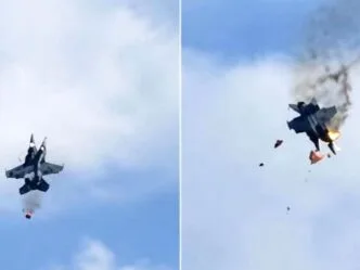 Detik detik Dua Pesawat Tempur Angkatan Laut AS Bertabrakan di Udara dan Meledak