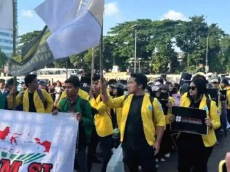 Mahasiswa Geruduk Kemdiktisaintek, Kritik Ketimpangan Anggaran dan Mahalnya UKT PTN