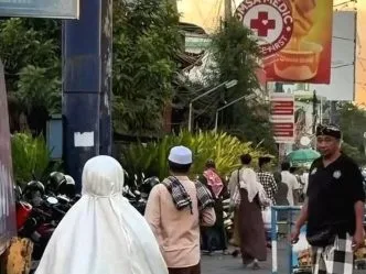 Bali Kembali Tunjukkan Wajah Toleransi, Pecalang Bantu Kelancaran Sholat Idul Adha Pecalang Kawal Sholat Idul Adha di Bali, Warganet Soroti Indahnya Toleransi Antarumat Beragama