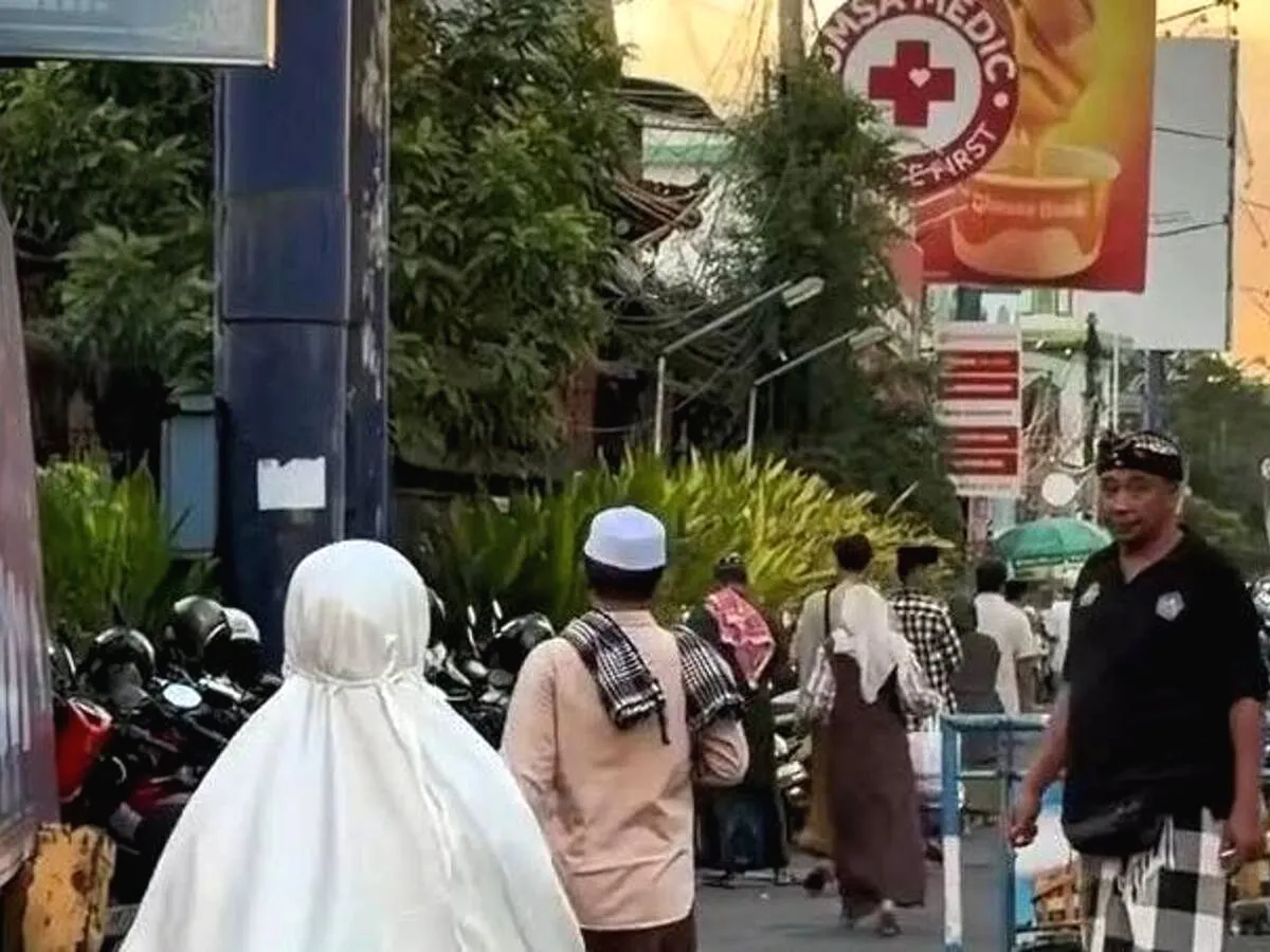 Bali Kembali Tunjukkan Wajah Toleransi, Pecalang Bantu Kelancaran Sholat Idul Adha Pecalang Kawal Sholat Idul Adha di Bali, Warganet Soroti Indahnya Toleransi Antarumat Beragama