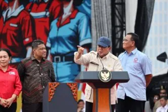 Prabowo Hadiri Peringatan May Day di Monas Bersama Ratusan Ribu Buruh