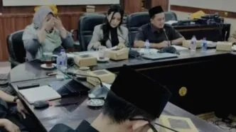 Video Anggota DPRD Jember Main Game Saat Rapat Stunting Viral, Publik Geram