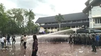 Aksi demo di kantor gubernur aceh