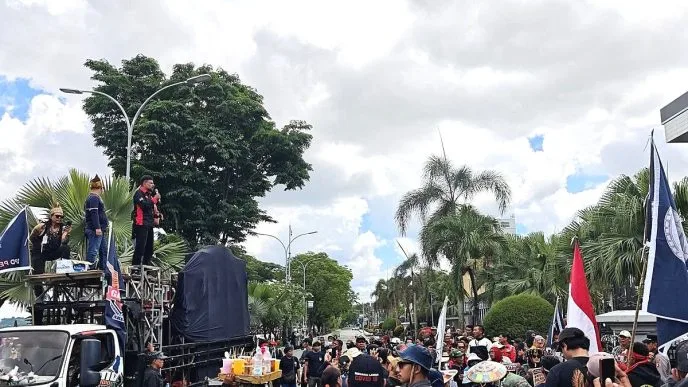 Demo apmk kantor gubernur kaltim