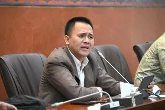 Politikus PDIP Respons Luke Thomas Mahony Jadi Dirut BUMN Khusus Ekspor Dibawah Danantara: “Kami Terkejut” Dpr soroti dirut asing bumn