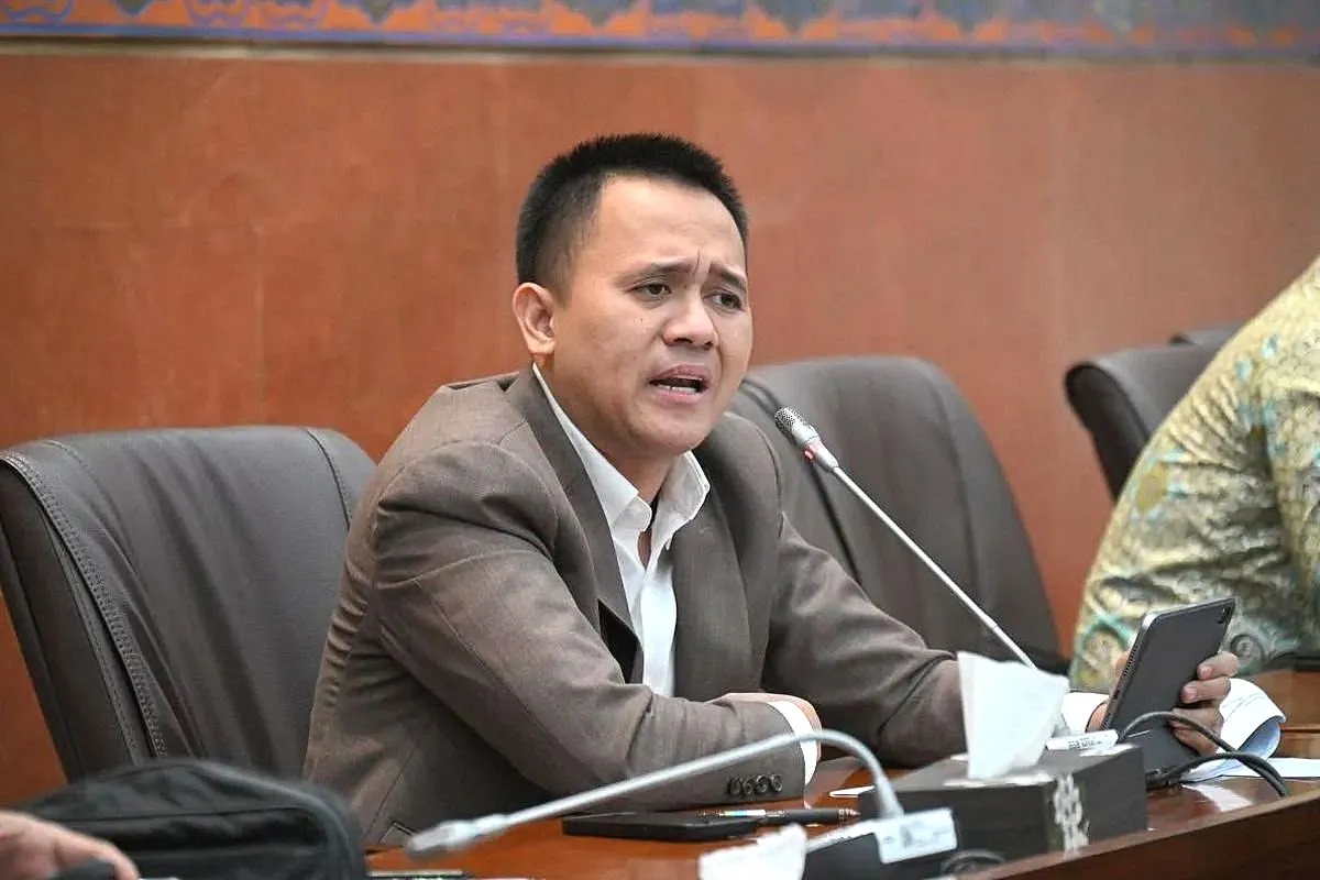 Politikus PDIP Respons Luke Thomas Mahony Jadi Dirut BUMN Khusus Ekspor Dibawah Danantara: “Kami Terkejut” Dpr soroti dirut asing bumn