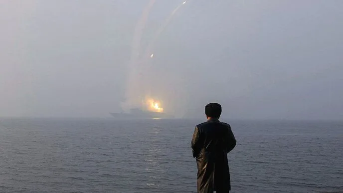 Epik banget si ni orang KIM JONG UN mengamati rudal diluncurkan