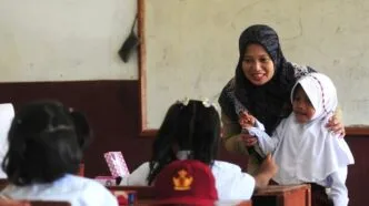 Guru honorer non asn tidak bisa mengajar di sekolah negeri mulai