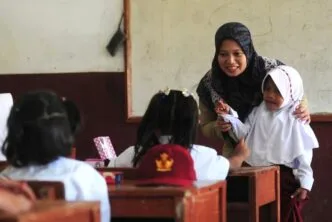 Guru honorer non asn tidak bisa mengajar di sekolah negeri mulai