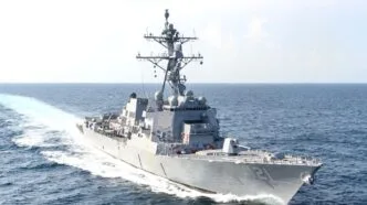 Kapal perang AS kena rudal Iran