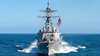 Kapal perang amerika kabur dari selat hormuz