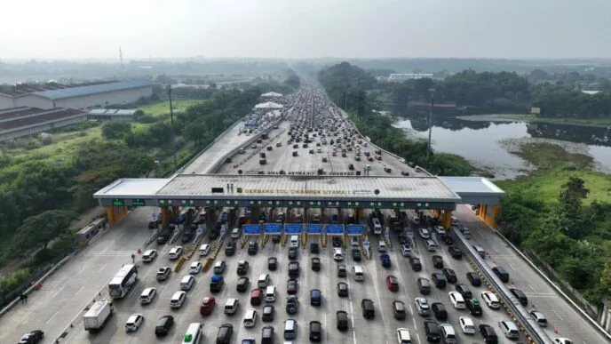 Tol jakarta cikampek saat long weekend