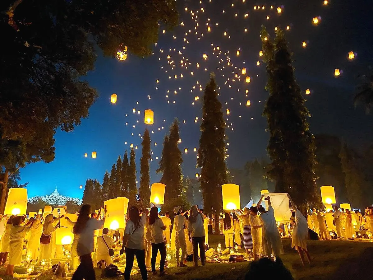 Waisak lampion borobudur