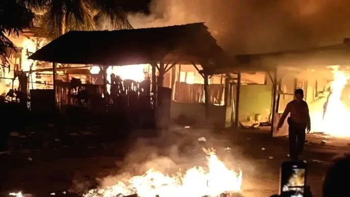 Warga bakar ponpes di mesuji
