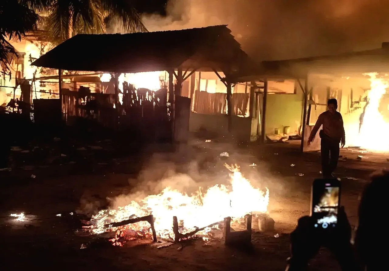 Kronologi Warga Bakar Ponpes Nurul Jadid di Mesuji Lampung, Dipicu Dugaan Kasus Pencabulan Warga bakar ponpes di mesuji