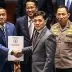 DPR Resmi Sahkan Revisi UU Polri, Usia Pensiun Kapolri Kini Bisa Lebih Lama DPR dan Pemerintah Sepakati UU Polri Baru, Perwira Tinggi Bisa Berdinas Lebih Lama