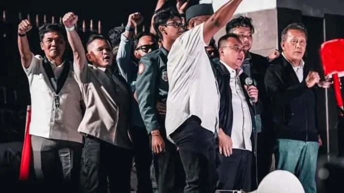 Ribuan Mahasiswa Kepung DPR, Dasco Pastikan Tuntutan soal BBM hingga Guru Honorer Ditindaklanjuti Dasco Temui Mahasiswa di DPR, Janji Cabut Status Tersangka 16 Mahasiswa Trisakti dalam Sepekan