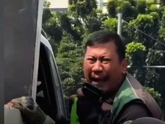 Heboh Video Ojol Histeris Saat Kendaraan Ditertibkan, Ini Penjelasan Dishub Dishub Jelaskan Alasan Motor Ojol Diangkut dalam Operasi di Jatinegara