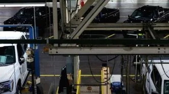 Dua Raksasa Komponen Otomotif Jepang Disebut Siap Relokasi ke Vietnam, Ribuan Pekerja Terancam PHK Fokus Mobil Listrik di Vietnam, Dua Pabrik Komponen Otomotif di RI Terancam Tutup