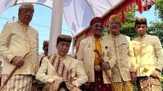 Jokowi Terima Gelar Baginda Pemuka Bangsa saat Kunjungan ke Lampung, Muncul Aksi Penolaka