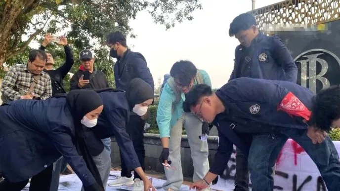 BEM SI Jateng Beri Tenggat 18 Hari untuk Perkuat Rupiah, Ancam Gelar Reformasi Jilid 2 Rupiah Tembus Rp18.000 per Dolar AS, Mahasiswa Ultimatum Pemerintah 18 Hari