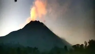 Gunung Merapi Kembali Luncurkan Lava Pijar 5 Kali, Guguran Capai 1.8 Kilometer, Puluhan Gempa Vulkanik dalam 6 Jam Aktivitas gunung merapi juni