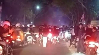 Ambulans terjebak konvoi pesilat karanganyar