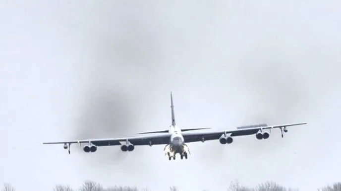 Pesawat Pembawa Senjata Nuklir B-52 AS Alami Kecelakaan Jatuh di Gurun Mojave, 8 Kru Dilaporkan Tewas B52 stratofortress jatuh edwards air force base