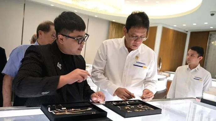 Tiffany & Co Mau Bayar Denda Pelanggaran Impor 97 Miliar, Menkeu Purbaya Datang Langsung Buka Segel Gerai Plaza Indonesia Bayar denda tiffany co plaza indonesia dibuka kembali