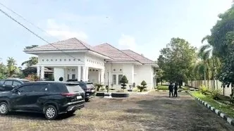 Bupati Kuansing Suhardiman Amby dan Sekda Belum Ditemukan Usai OTT KPK, Diduga Kabur Saat Operasi Senyap Bupati kuansing suhardiman amby kabur ott kpk